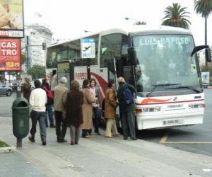 Puzzle Αστικών λεωφορείων στη στάση του λεωφορείου